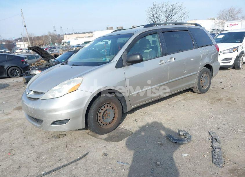 Photo 2 of 2007 Toyota Sienna LE (VIN 5TDZK23C47S066349)