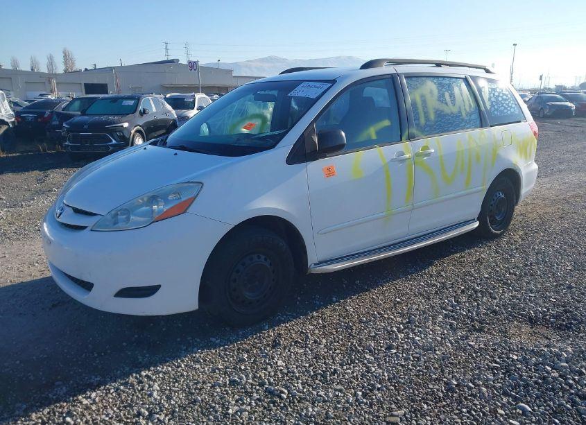 Photo 2 of 2007 Toyota Sienna CE (VIN 5TDZK23C47S084477)