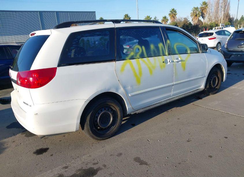 Photo 4 of 2007 Toyota Sienna CE (VIN 5TDZK23C47S084477)