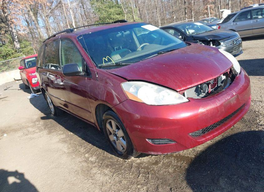 2007 Toyota Sienna LE (VIN 5TDZK23C47S084558) main photo