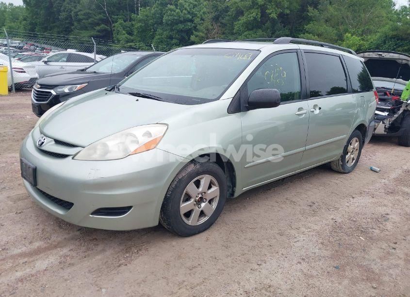 Photo 2 of 2007 Toyota Sienna LE (VIN 5TDZK23C47S089209)