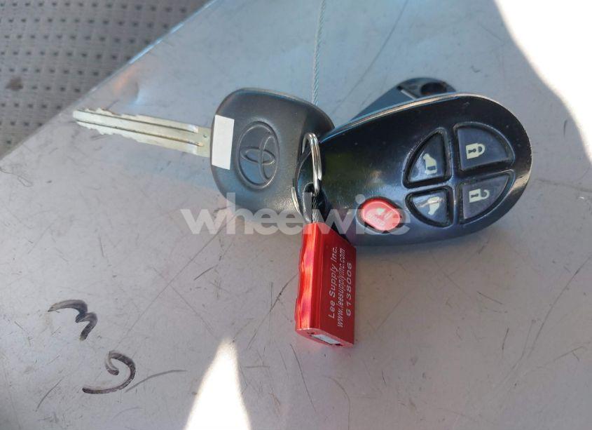 Photo 11 of 2008 Toyota Sienna LE (VIN 5TDZK23C48S117074)