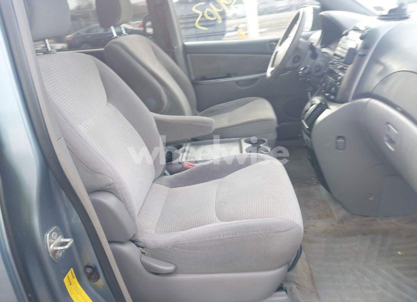 Photo 4 of 2008 Toyota Sienna LE (VIN 5TDZK23C48S138829)