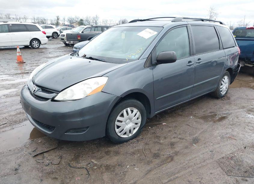 Photo 2 of 2008 Toyota Sienna LE (VIN 5TDZK23C48S182670)