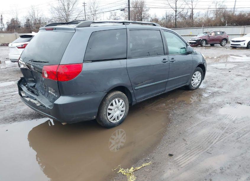 Photo 4 of 2008 Toyota Sienna LE (VIN 5TDZK23C48S182670)