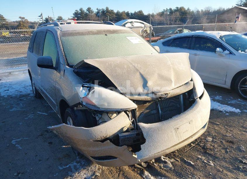 2009 Toyota Sienna LE (VIN 5TDZK23C49S233327) main photo