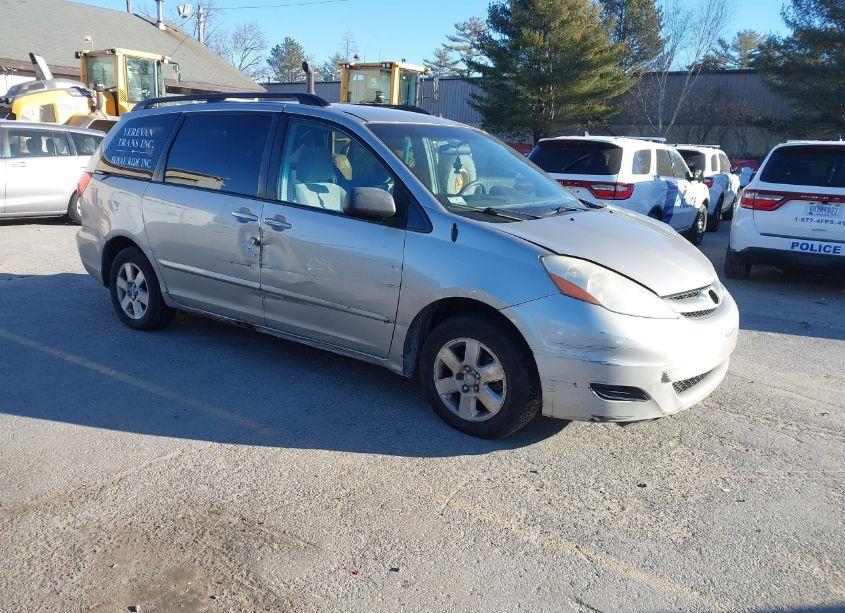 2009 Toyota Sienna LE (VIN 5TDZK23C49S256669) main photo