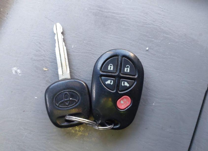 Photo 11 of 2009 Toyota Sienna LE (VIN 5TDZK23C49S256669)