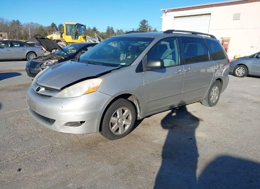 Photo 2 of 2009 Toyota Sienna LE (VIN 5TDZK23C49S256669)