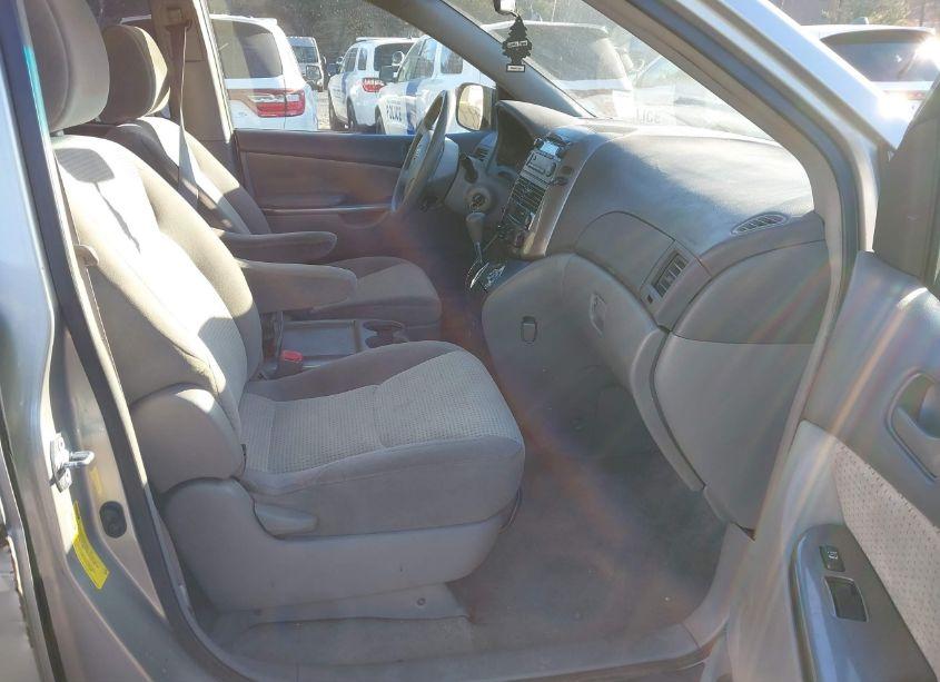 Photo 5 of 2009 Toyota Sienna LE (VIN 5TDZK23C49S256669)