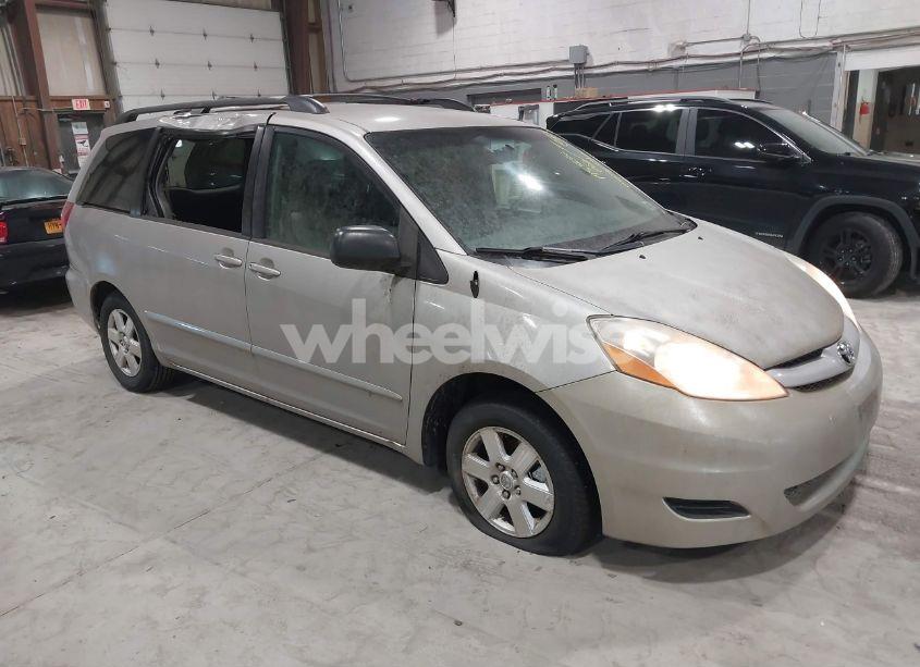2009 Toyota Sienna LE (VIN 5TDZK23C49S273911) main photo