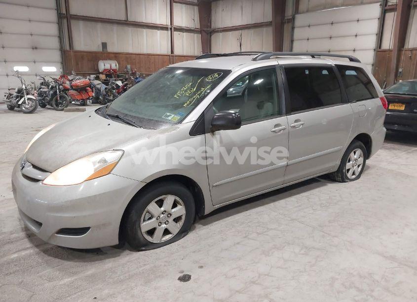 Photo 2 of 2009 Toyota Sienna LE (VIN 5TDZK23C49S273911)