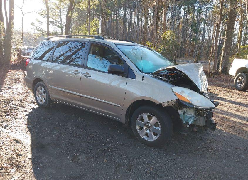 2007 Toyota Sienna LE (VIN 5TDZK23C57S014826) main photo