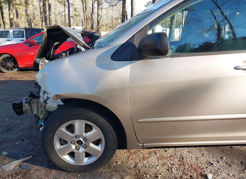 Photo 12 of 2007 Toyota Sienna LE (VIN 5TDZK23C57S014826)