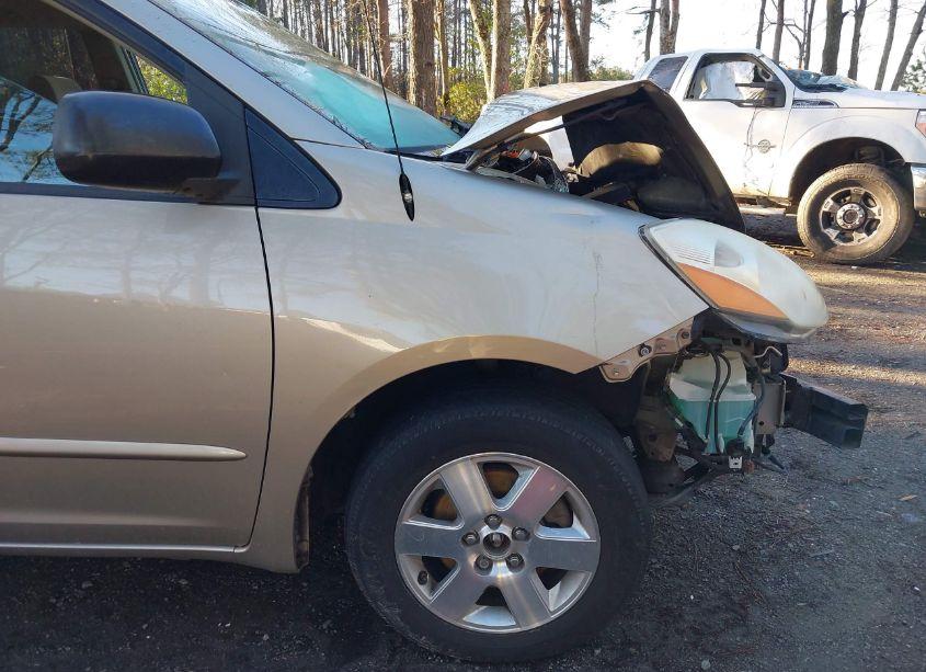 Photo 13 of 2007 Toyota Sienna LE (VIN 5TDZK23C57S014826)