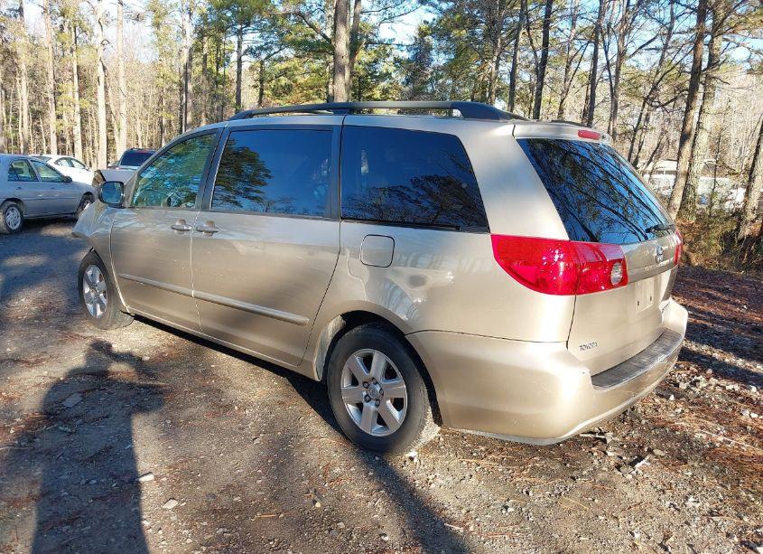 Photo 3 of 2007 Toyota Sienna LE (VIN 5TDZK23C57S014826)