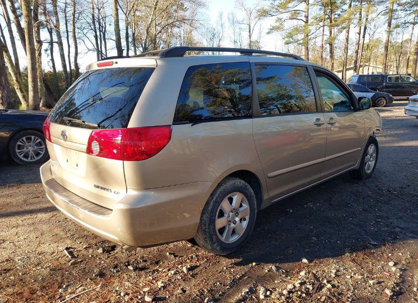 Photo 4 of 2007 Toyota Sienna LE (VIN 5TDZK23C57S014826)