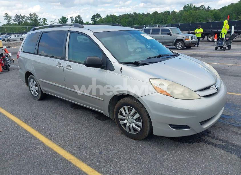 2007 Toyota Sienna LE (VIN 5TDZK23C57S022229) main photo