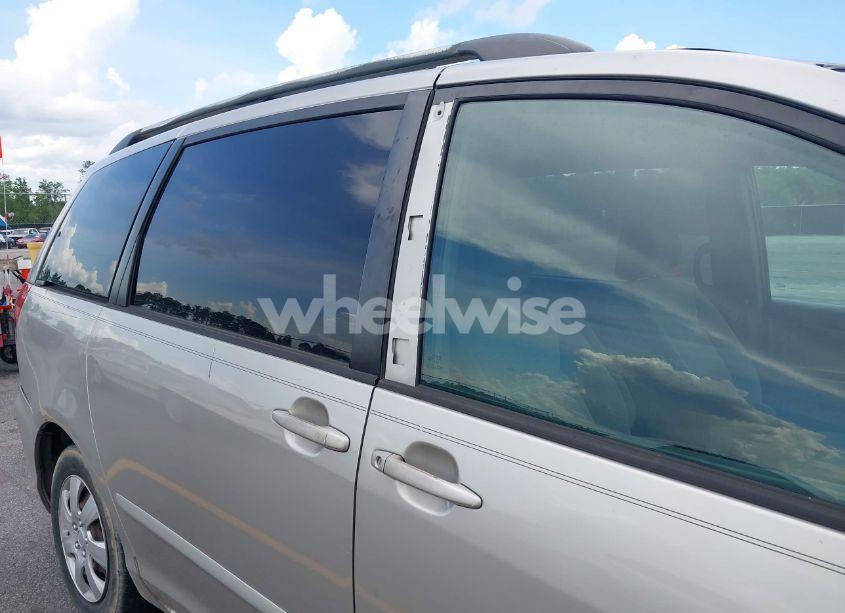 Photo 13 of 2007 Toyota Sienna LE (VIN 5TDZK23C57S022229)