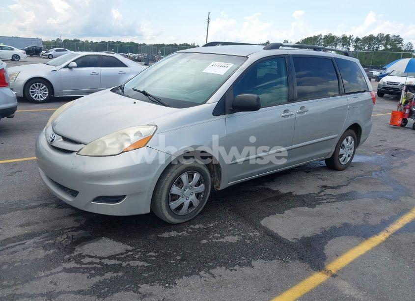 Photo 2 of 2007 Toyota Sienna LE (VIN 5TDZK23C57S022229)