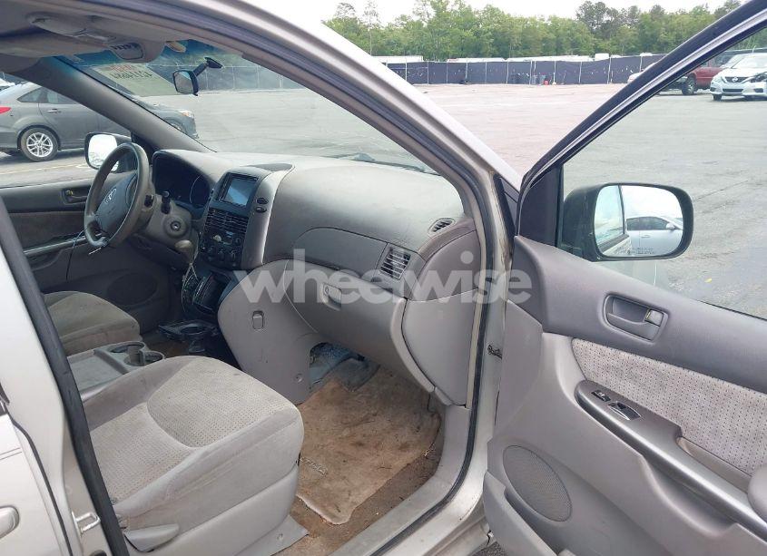 Photo 5 of 2007 Toyota Sienna LE (VIN 5TDZK23C57S022229)