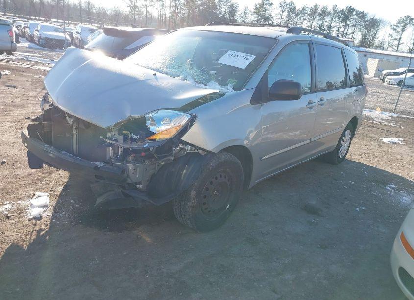 Photo 2 of 2007 Toyota Sienna CE (VIN 5TDZK23C57S034378)
