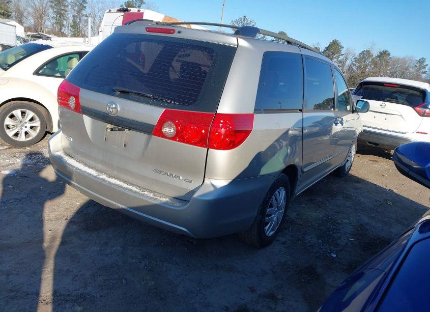 Photo 4 of 2007 Toyota Sienna CE (VIN 5TDZK23C57S034378)