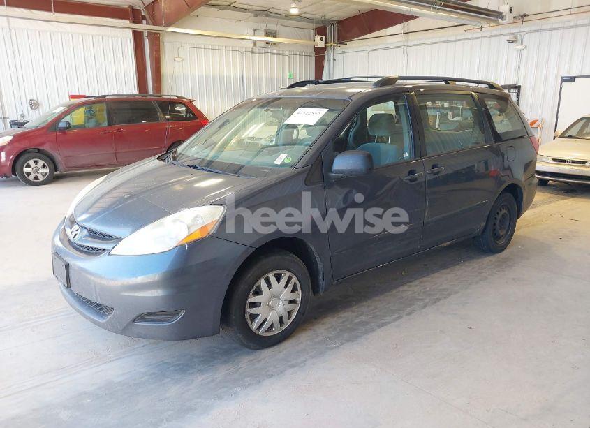 Photo 2 of 2007 Toyota Sienna CE/LE (VIN 5TDZK23C57S044375)