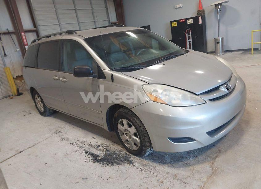 2007 Toyota Sienna LE (VIN 5TDZK23C57S046322) main photo