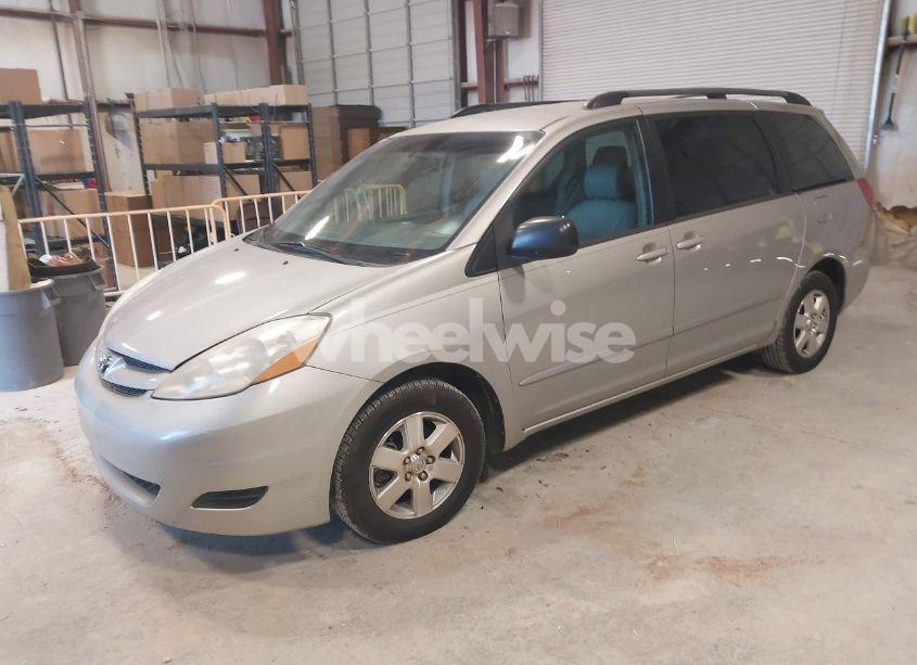 Photo 2 of 2007 Toyota Sienna LE (VIN 5TDZK23C57S046322)