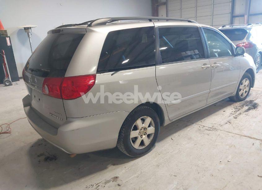 Photo 4 of 2007 Toyota Sienna LE (VIN 5TDZK23C57S046322)