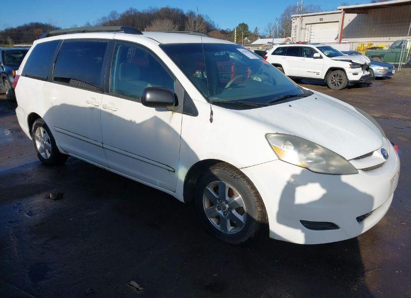 2007 Toyota Sienna LE (VIN 5TDZK23C57S061564) main photo