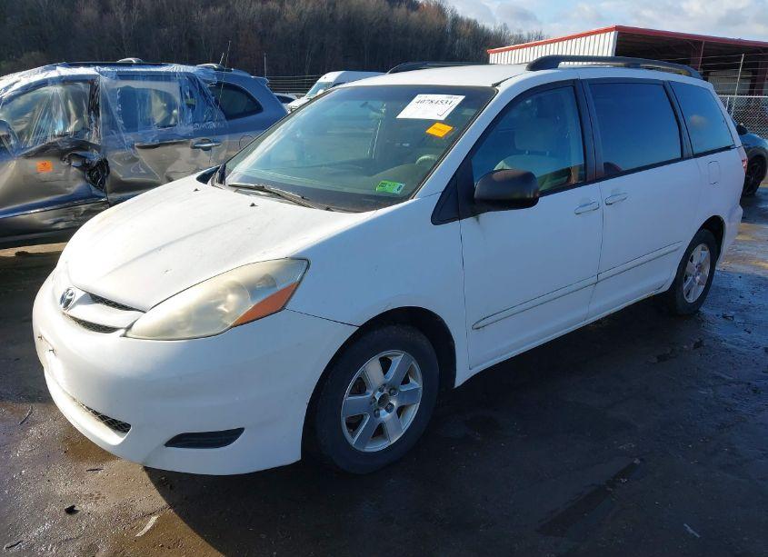 Photo 2 of 2007 Toyota Sienna LE (VIN 5TDZK23C57S061564)
