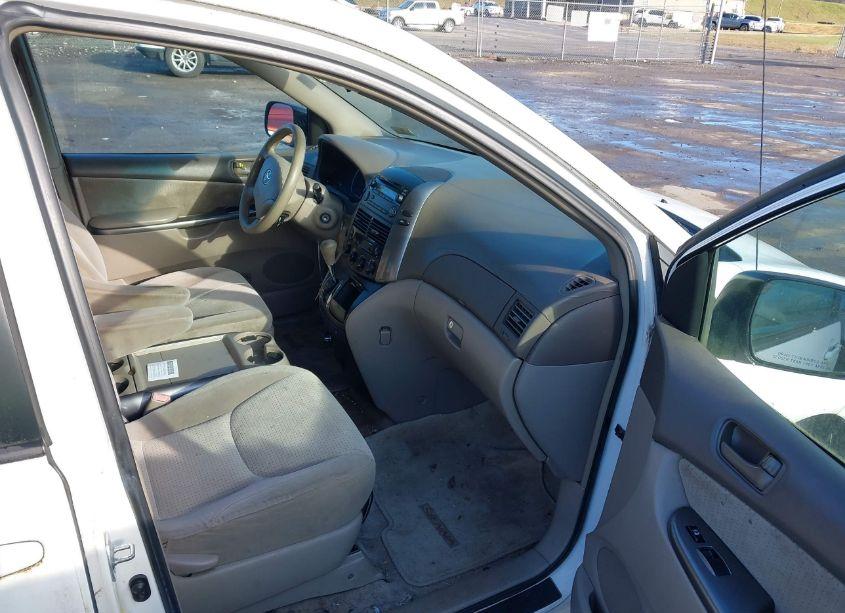 Photo 5 of 2007 Toyota Sienna LE (VIN 5TDZK23C57S061564)