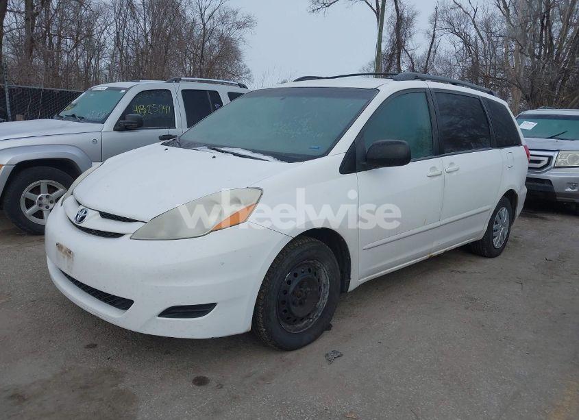Photo 2 of 2007 Toyota Sienna LE (VIN 5TDZK23C57S065887)