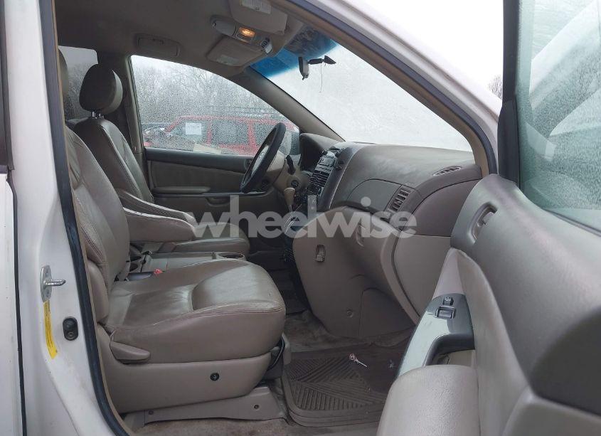 Photo 5 of 2007 Toyota Sienna LE (VIN 5TDZK23C57S065887)