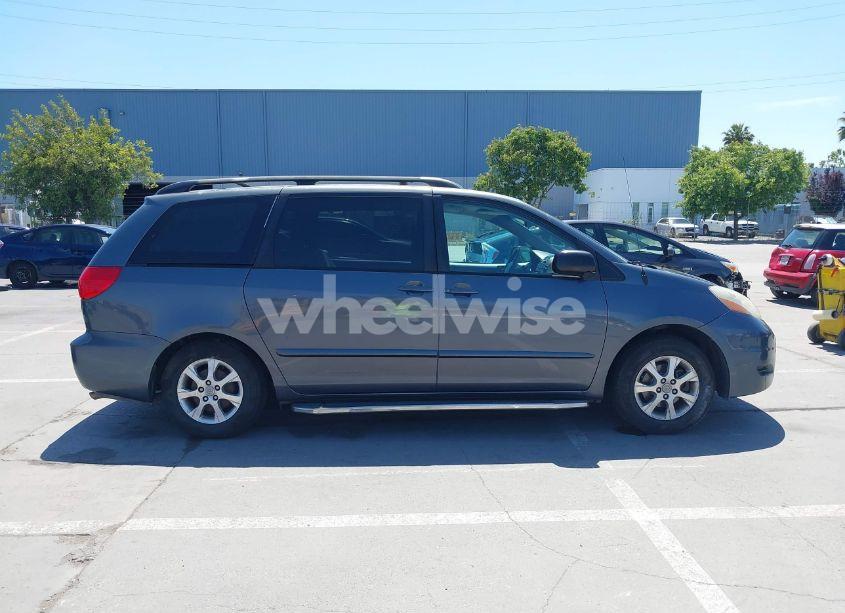 Photo 13 of 2007 Toyota Sienna LE (VIN 5TDZK23C57S073598)