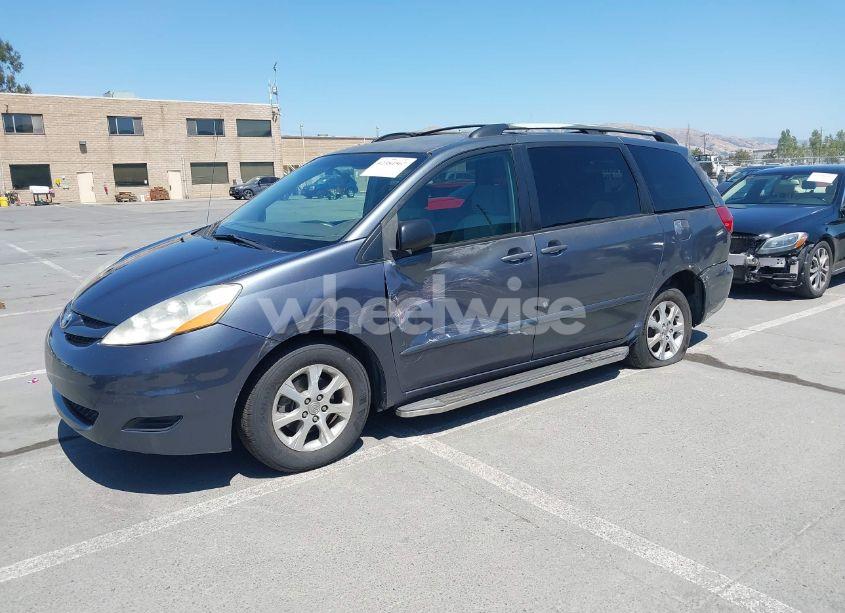 Photo 2 of 2007 Toyota Sienna LE (VIN 5TDZK23C57S073598)