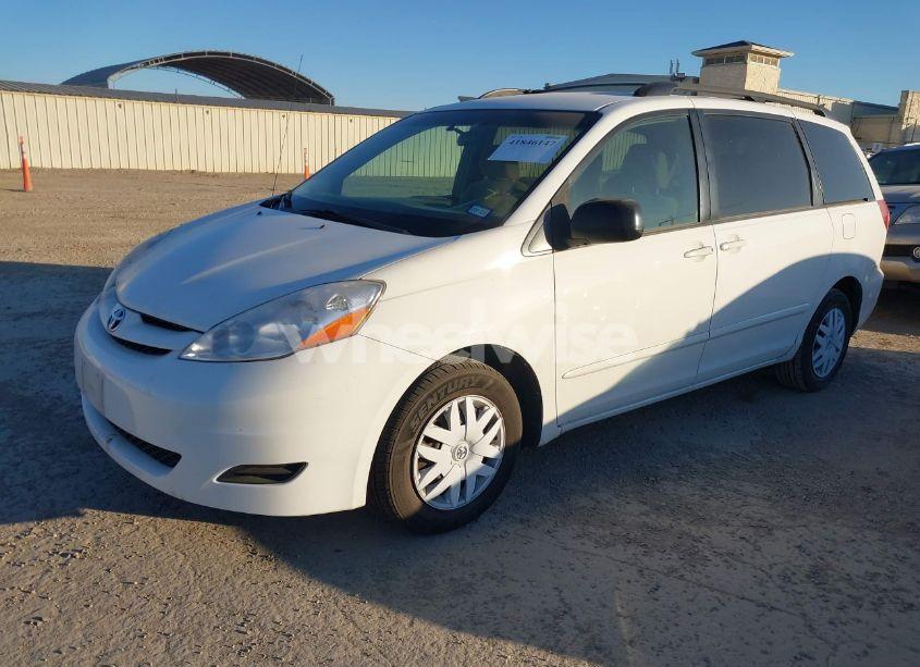 Photo 2 of 2007 Toyota Sienna LE (VIN 5TDZK23C57S079403)