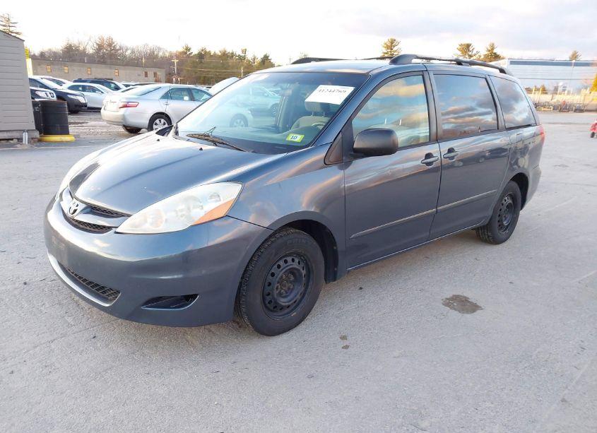 Photo 2 of 2008 Toyota Sienna LE (VIN 5TDZK23C58S114085)
