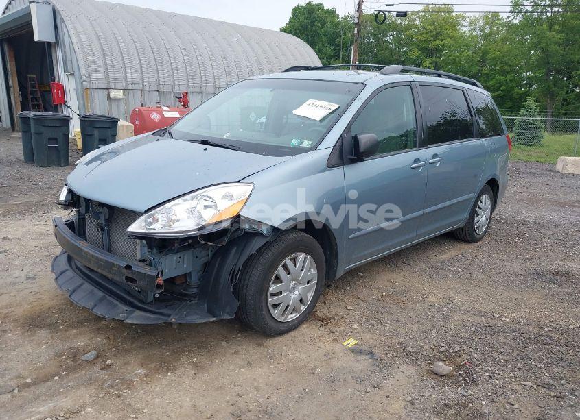 Photo 2 of 2008 Toyota Sienna LE (VIN 5TDZK23C58S140895)