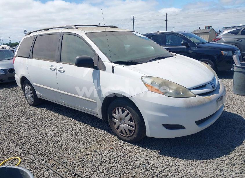 2007 Toyota Sienna LE (VIN 5TDZK23C67S012339) main photo