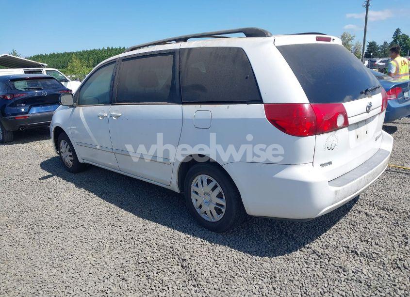 Photo 3 of 2007 Toyota Sienna LE (VIN 5TDZK23C67S012339)