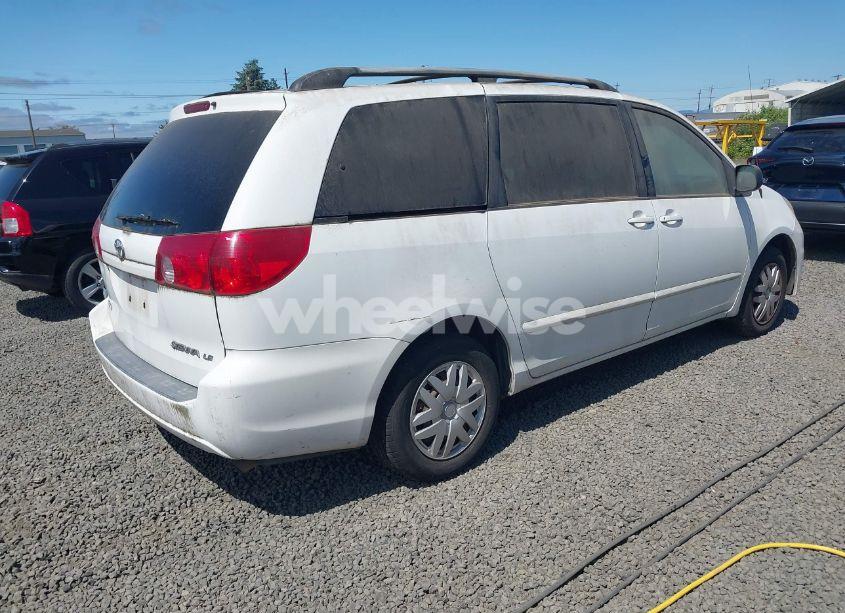Photo 4 of 2007 Toyota Sienna LE (VIN 5TDZK23C67S012339)