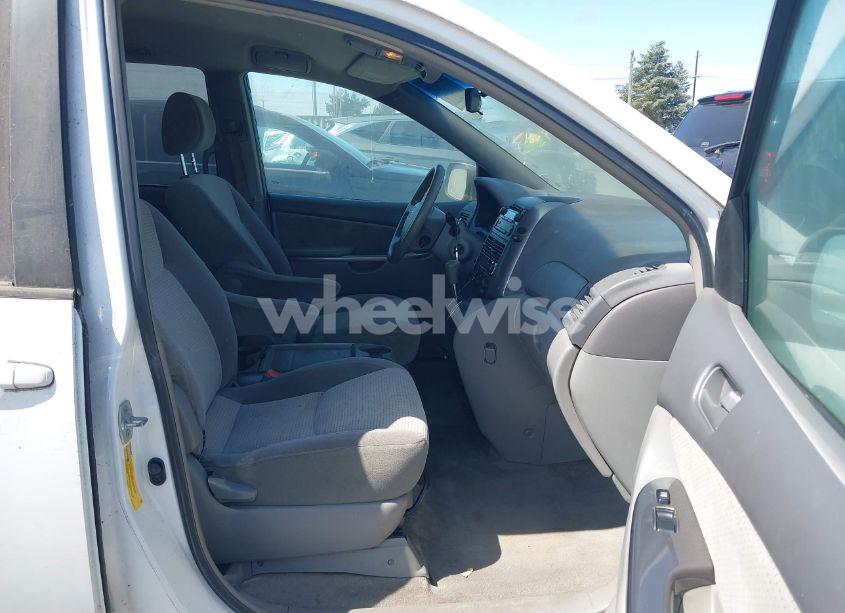 Photo 5 of 2007 Toyota Sienna LE (VIN 5TDZK23C67S012339)