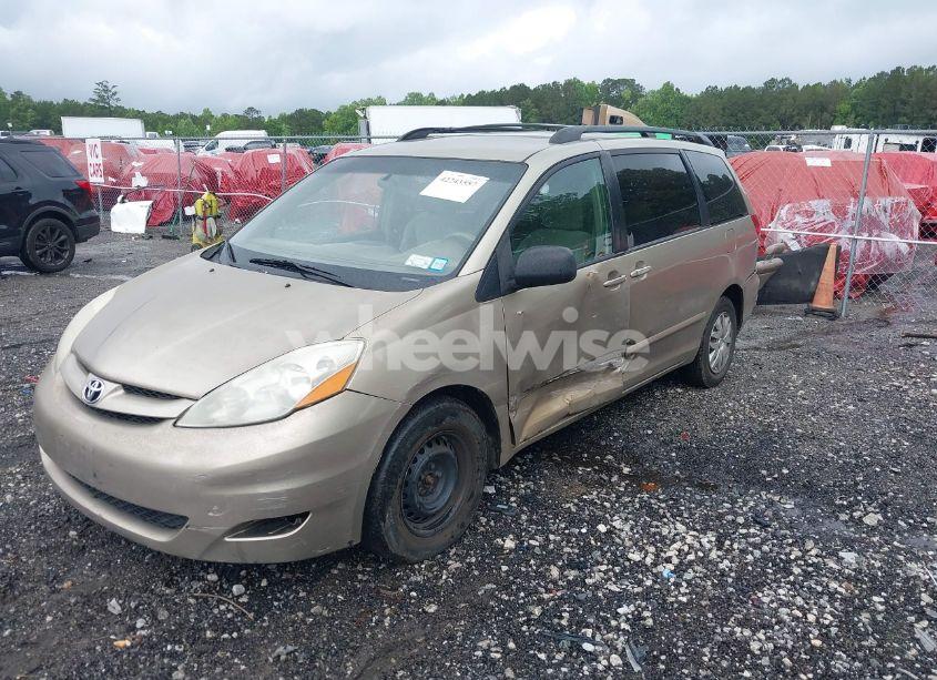 Photo 2 of 2007 Toyota Sienna LE (VIN 5TDZK23C67S013099)