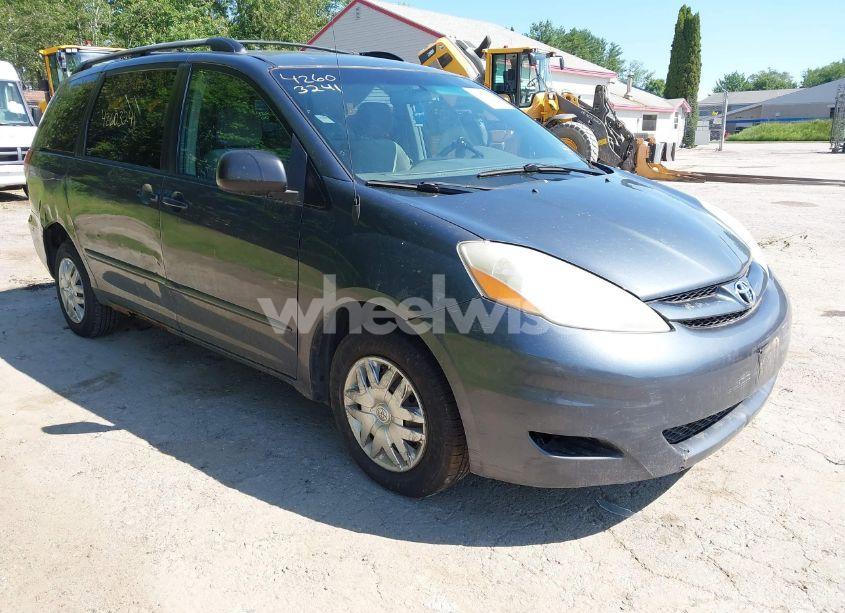 2007 Toyota Sienna LE (VIN 5TDZK23C67S015452) main photo
