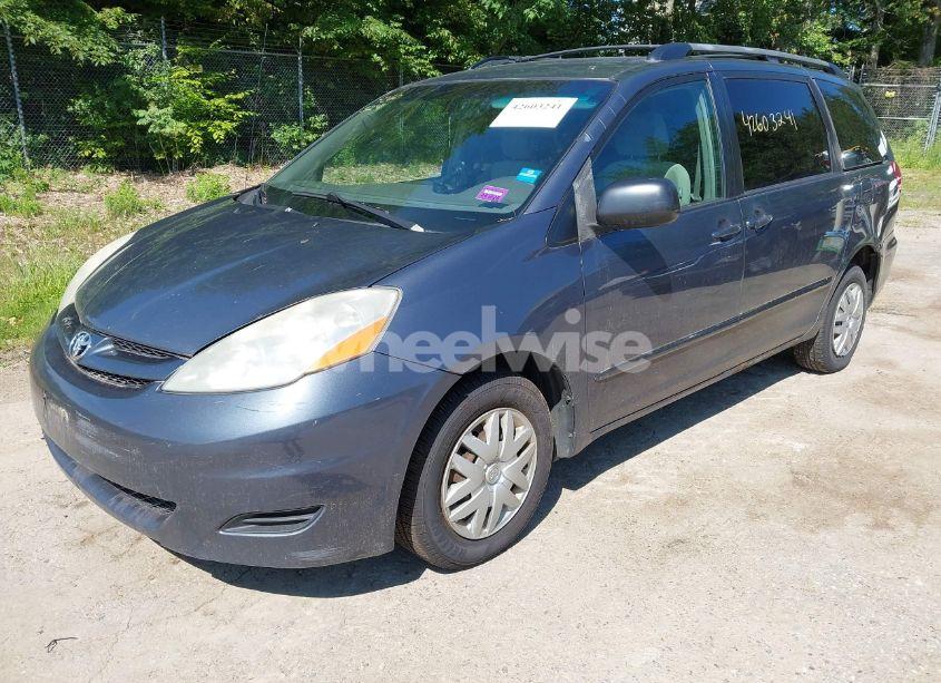 Photo 2 of 2007 Toyota Sienna LE (VIN 5TDZK23C67S015452)