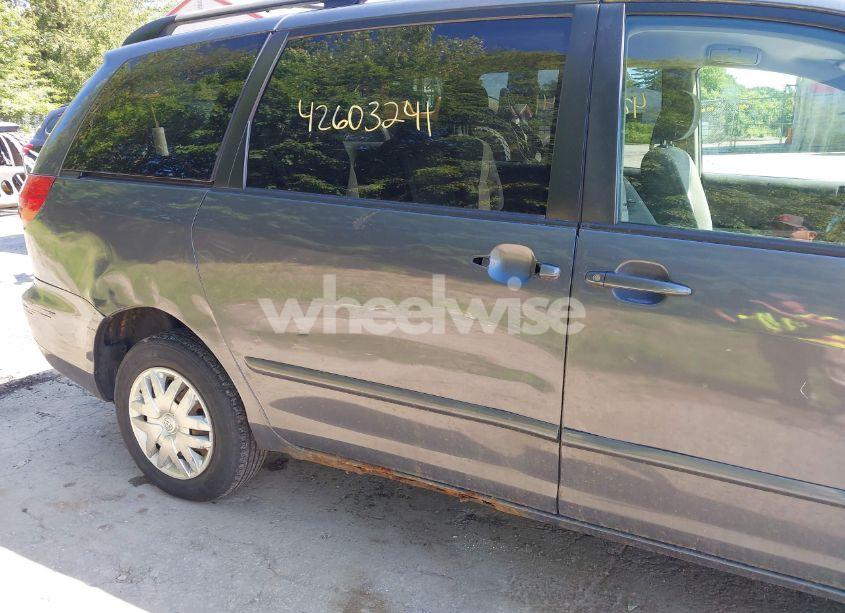 Photo 6 of 2007 Toyota Sienna LE (VIN 5TDZK23C67S015452)