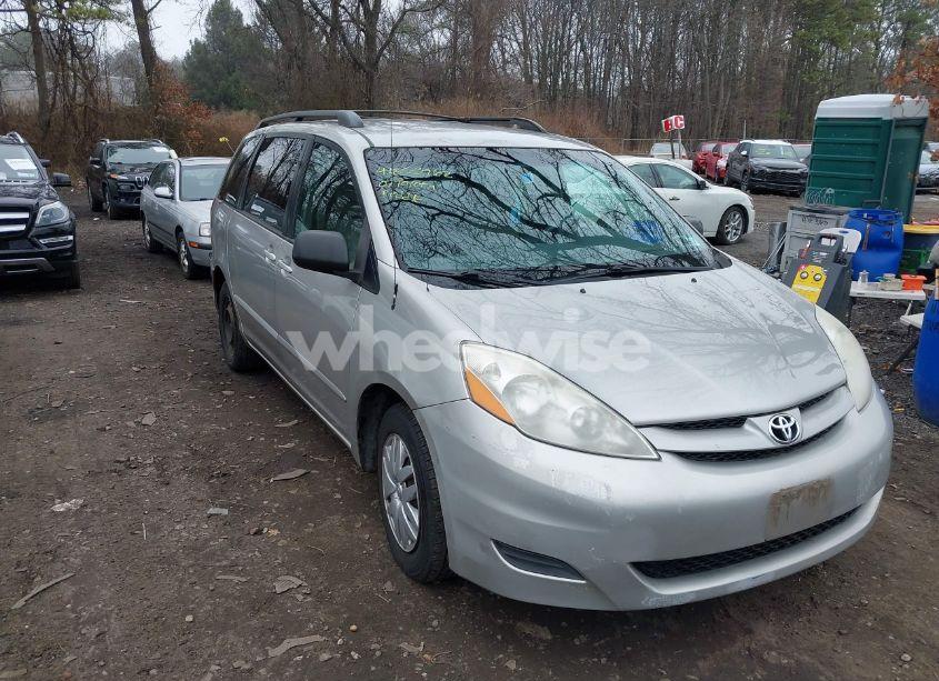 2007 Toyota Sienna LE (VIN 5TDZK23C67S096954) main photo